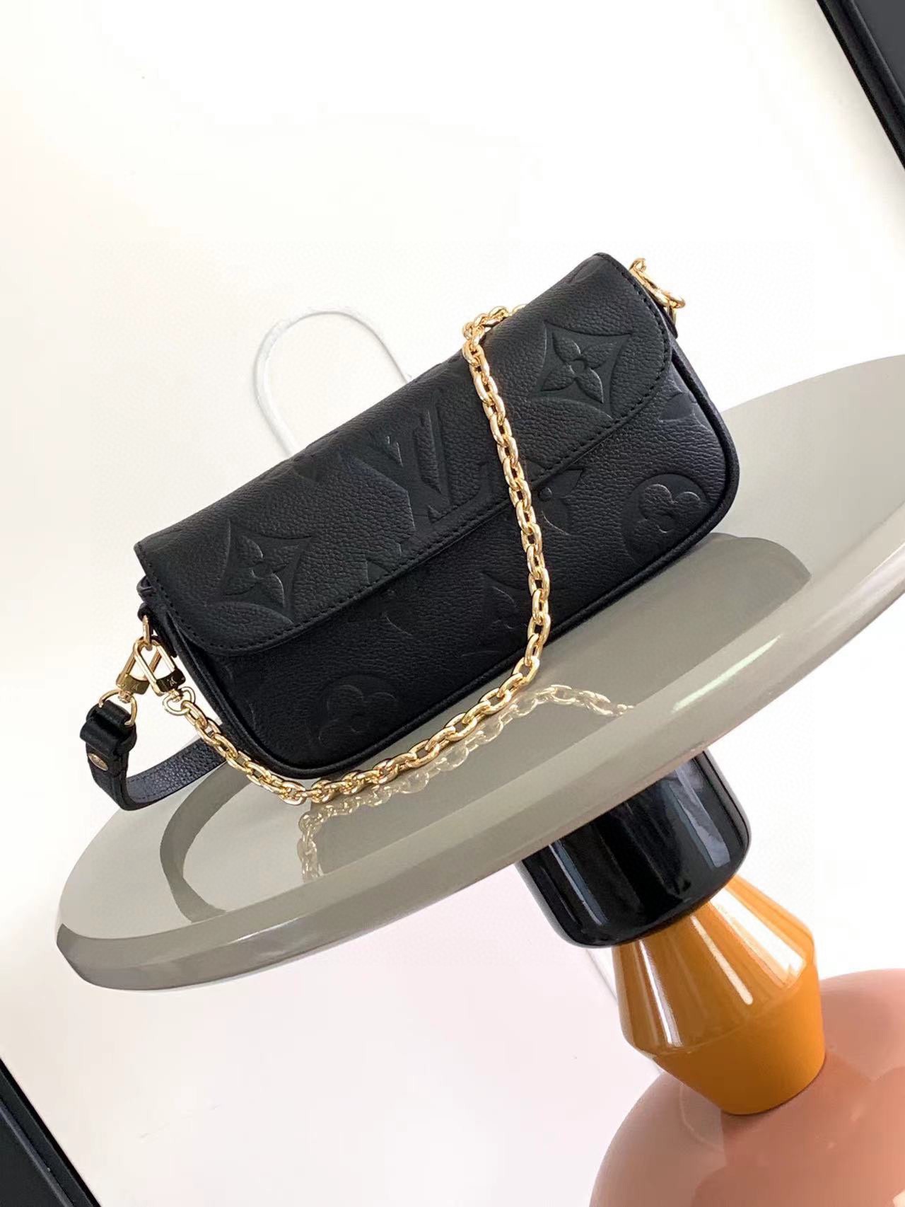 LV M82210 M81911 Wallet on Chain Ivy