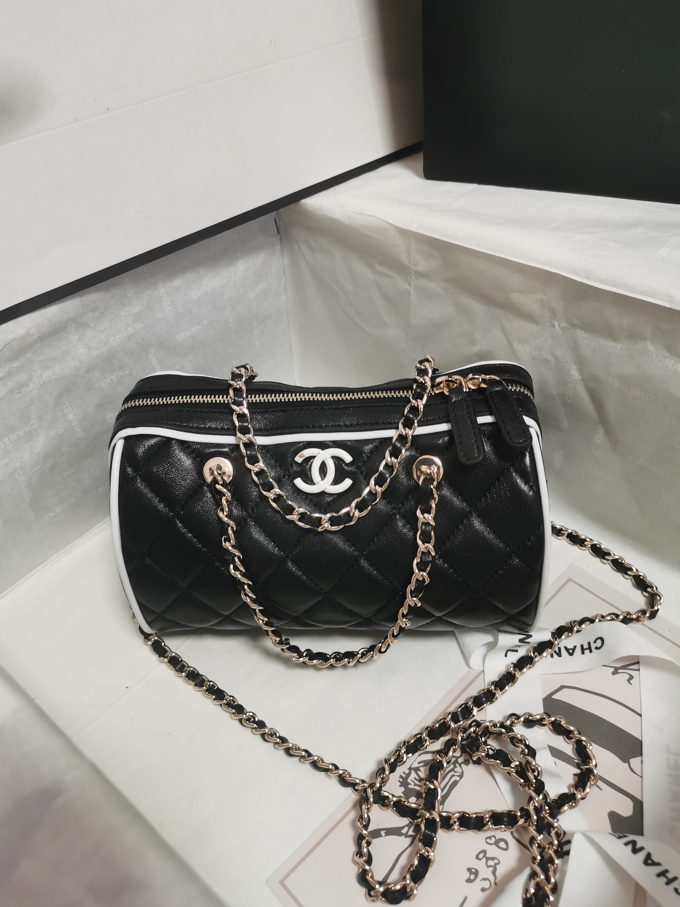 Chanel Classic WhiteChanel Classic White Quilted Bag