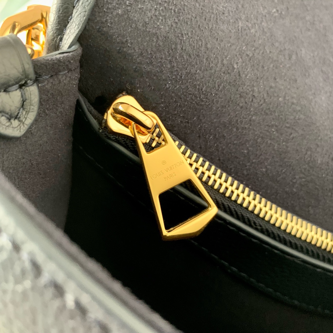 Louis Vuitton Navy / Crème M47161 Diane