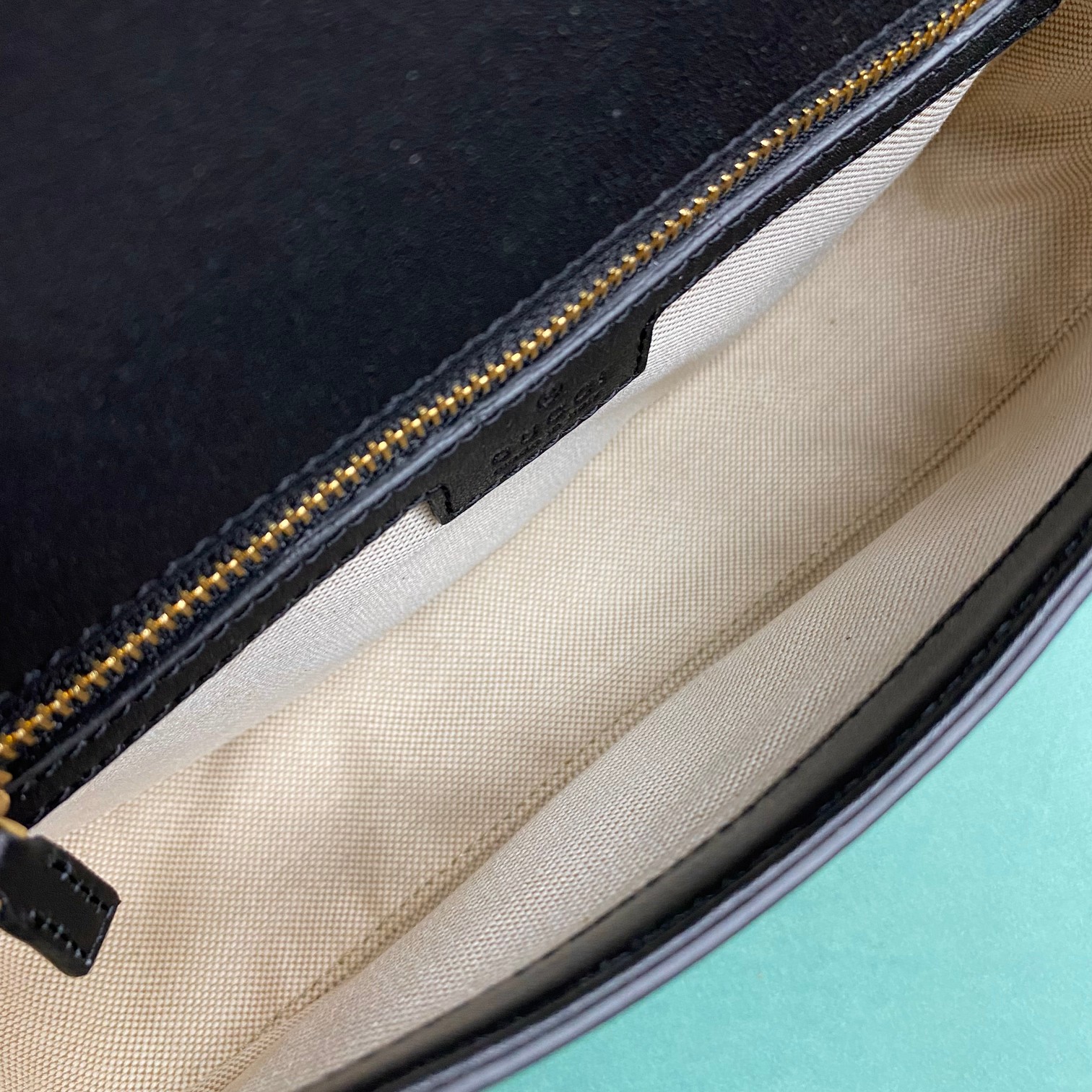 Gucci Blondie medium top handle bag