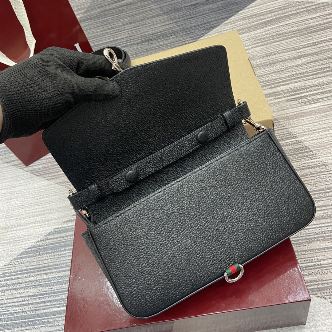 Gucci-Small crossbody bag with hook closure