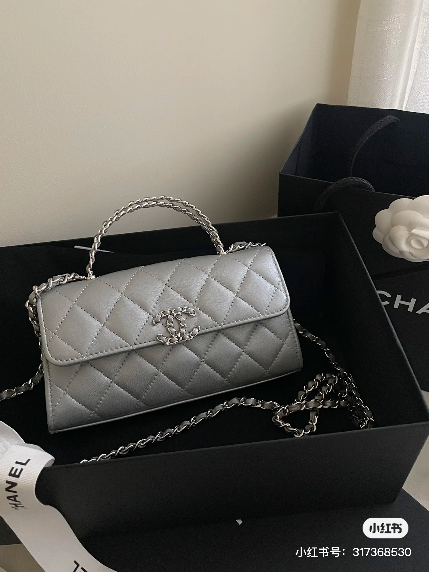 Matching hardware leather bag-white