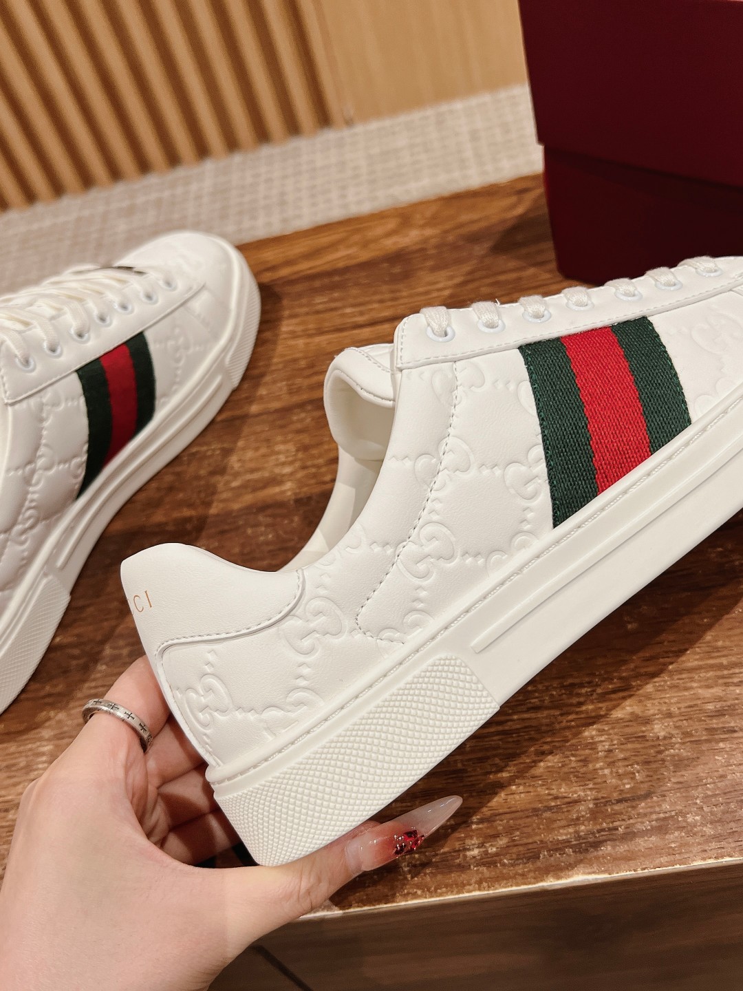 𝙂𝙪𝙘𝙘𝙞 𝘼𝙘𝙚#White