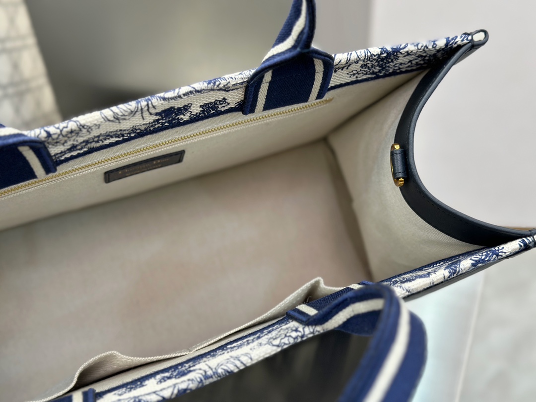 Blue and white tiger new bag