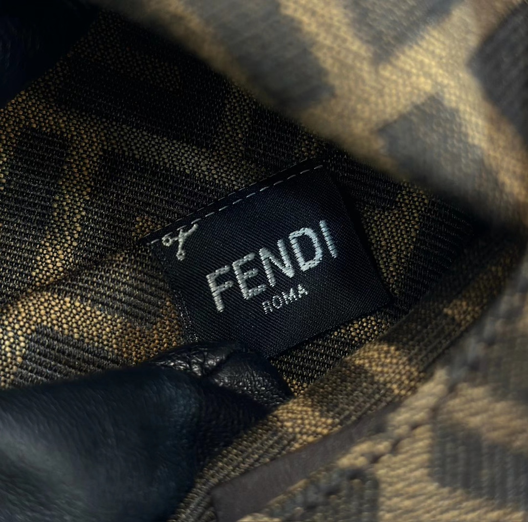 Fendi-𝟖𝟎𝟏𝟔𝟑