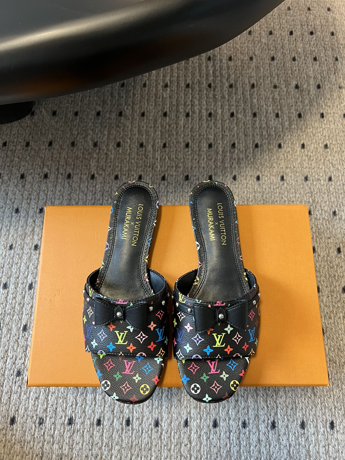 LV Spring and Summer New Flat Sandals