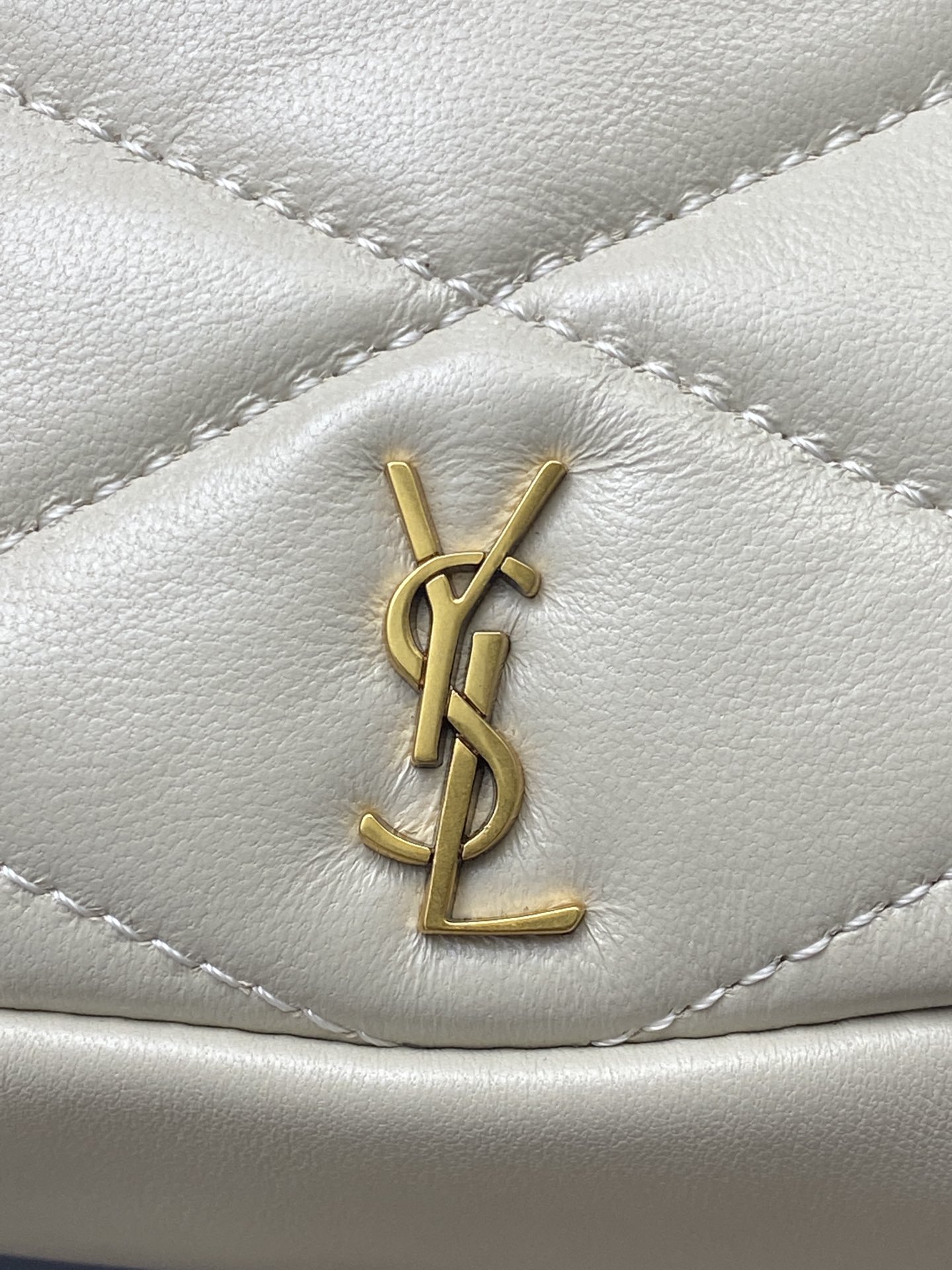 SADE hobo in lambskin-white