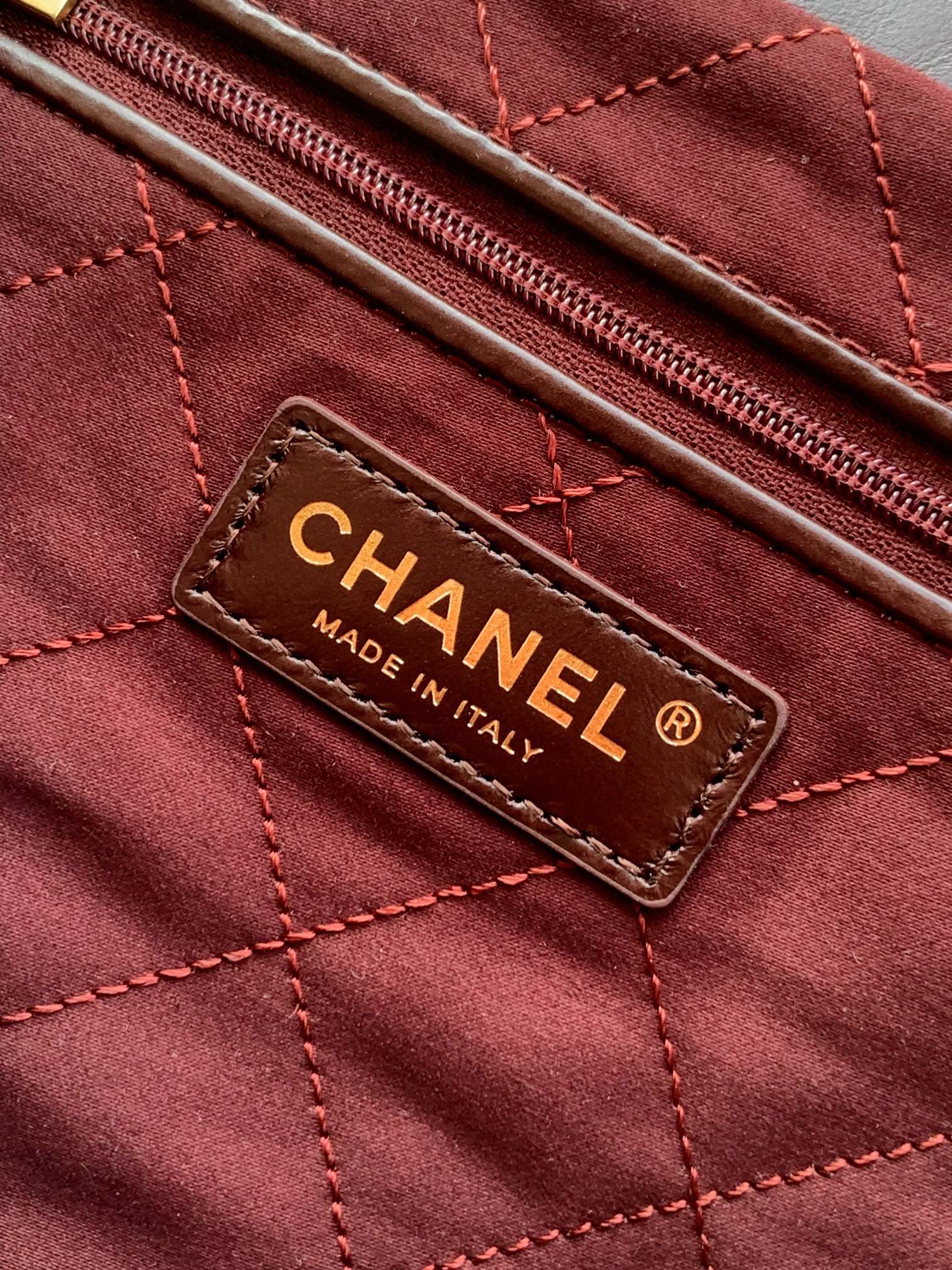 CHANEL 22 Handbag Shiny Calfskin & Gold-Tone Metal Dark Brown