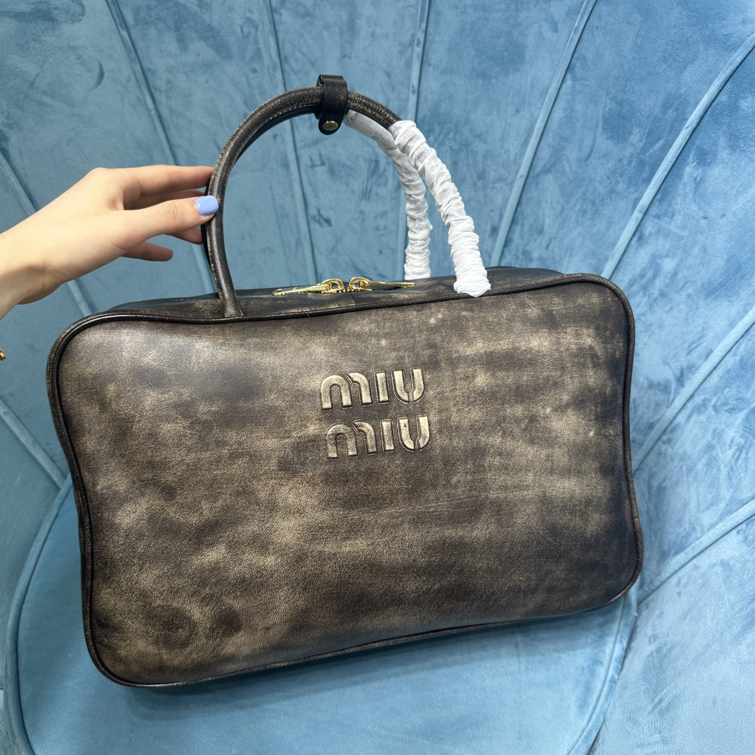 Miu Miu-Leather Beau bag-Sand