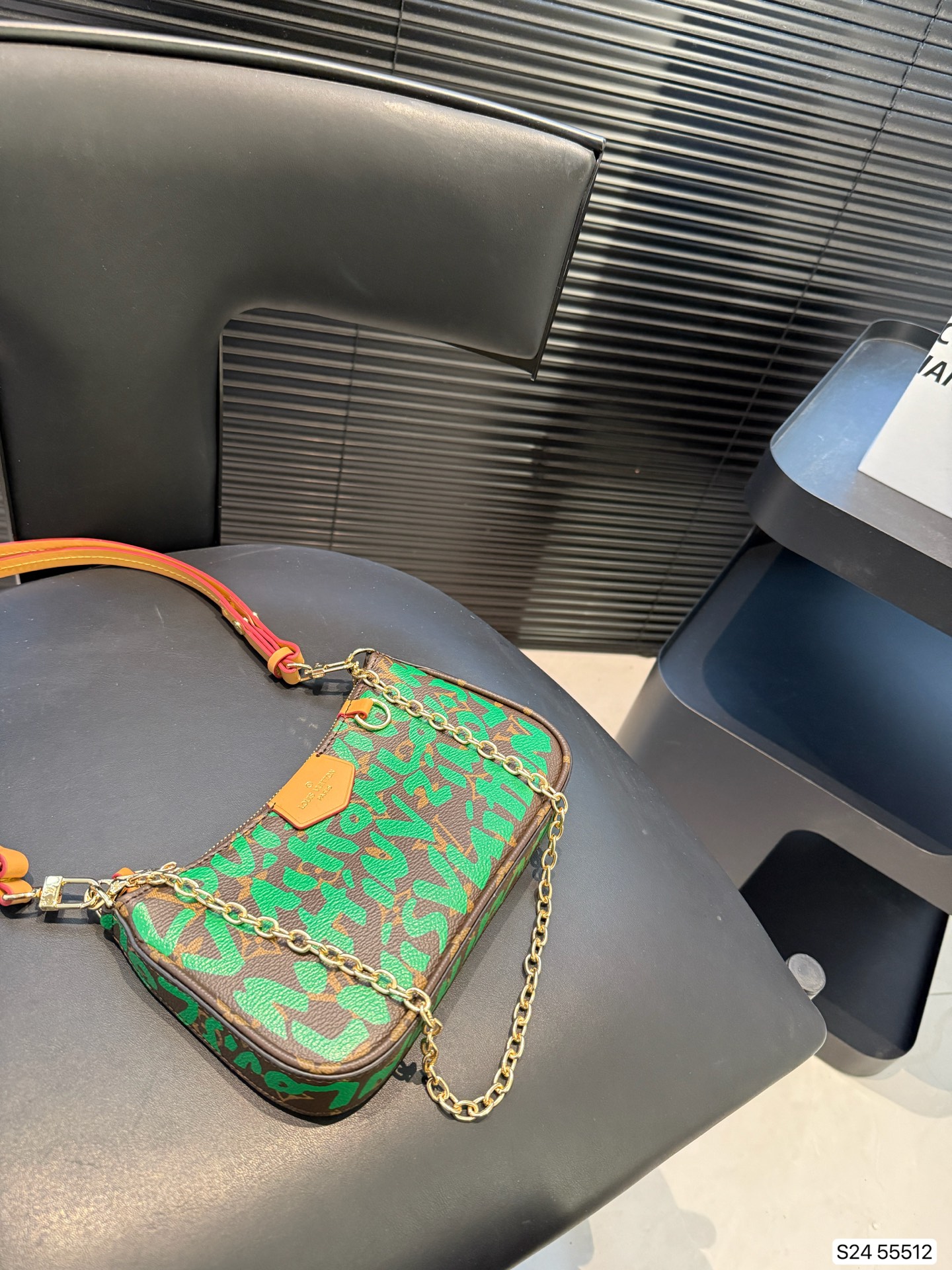 LV-2001 Stephen Sprouse Monogram Graffiti Pochette Accessoires shoulder bag