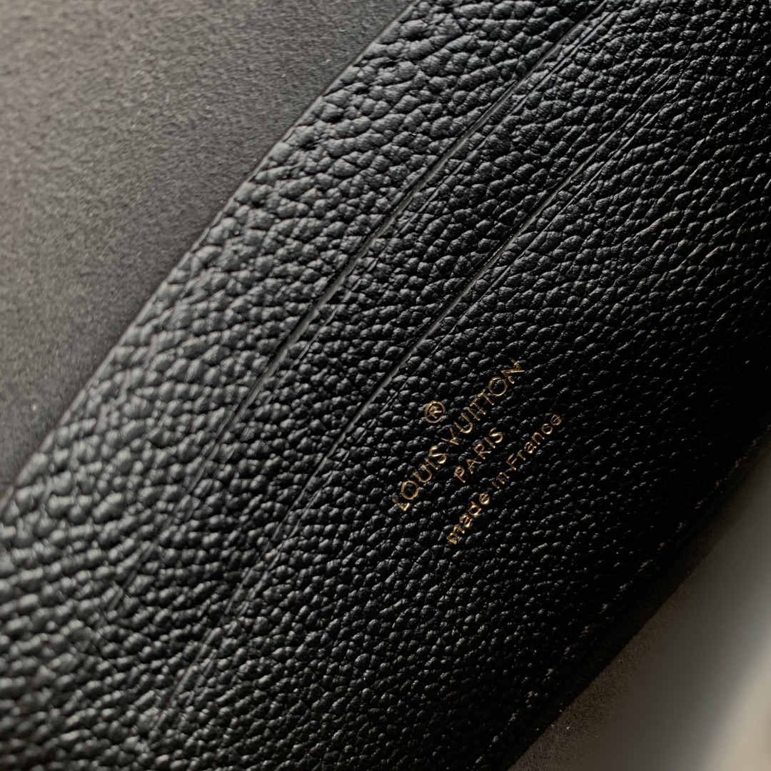 LV-M46919 Wallet On Chain Lily