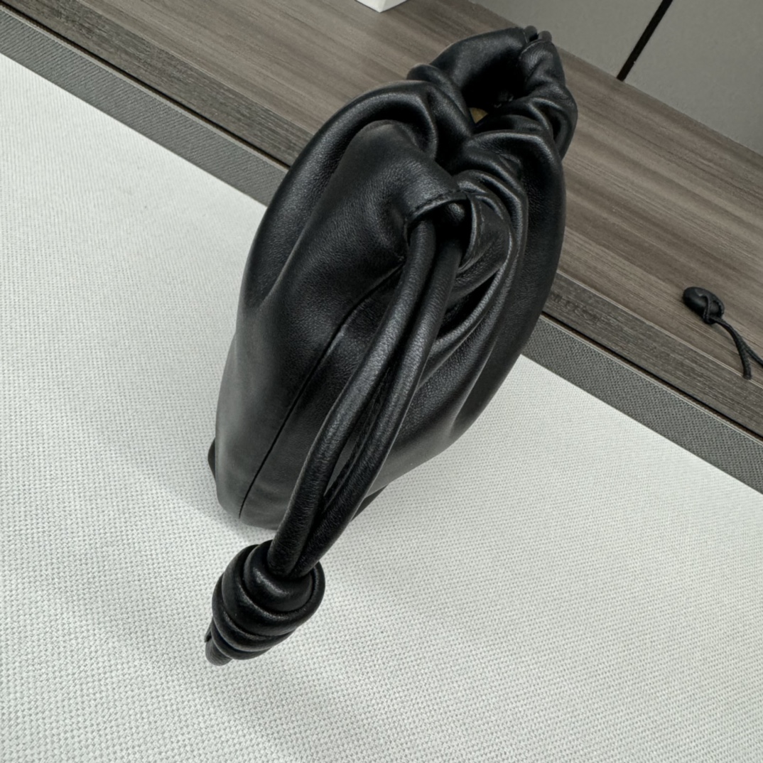 Loewe-Mini Flamenco clutch in nappa calfskin-Black