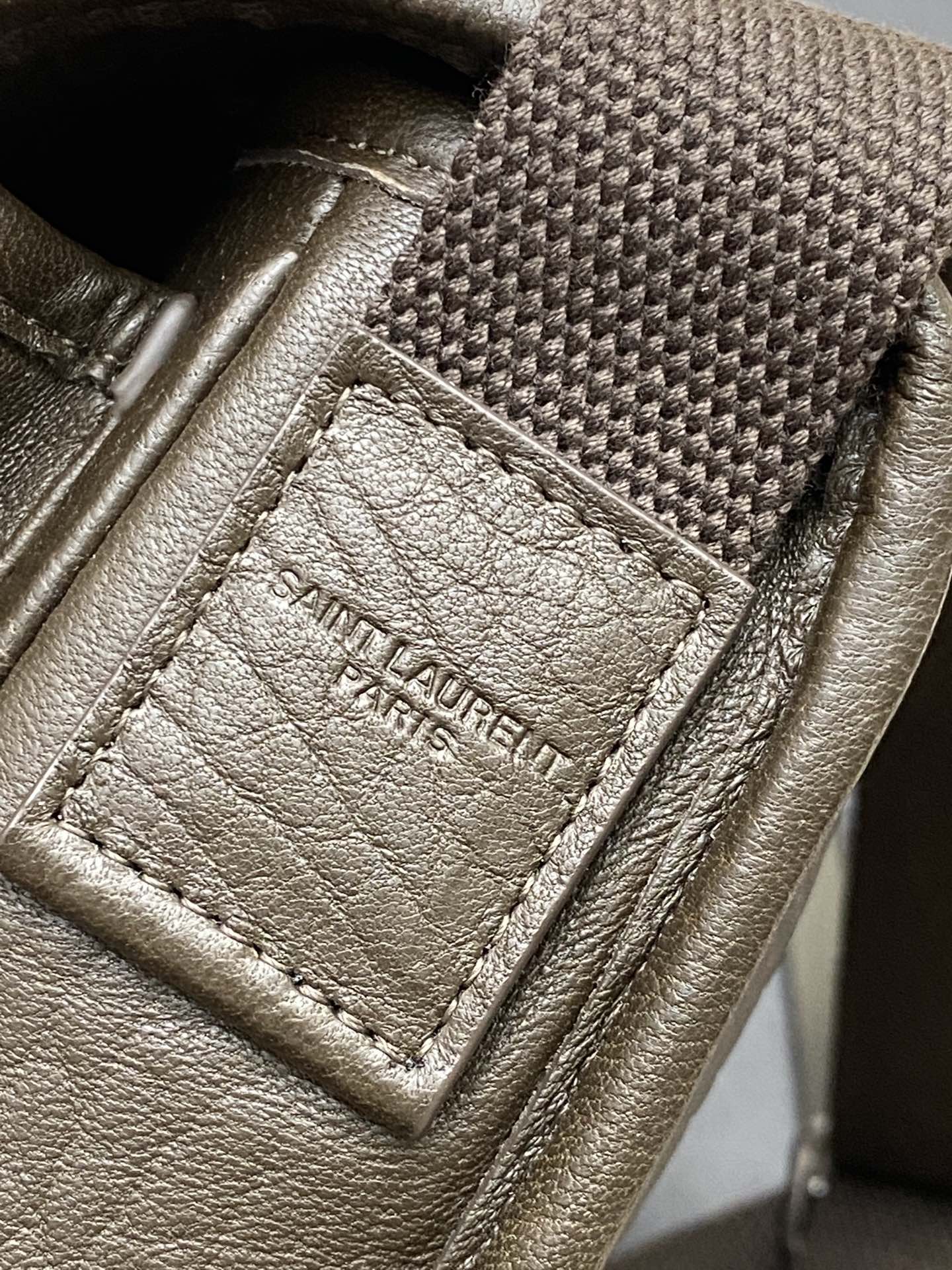 NIKI small messenger in grained lambskin