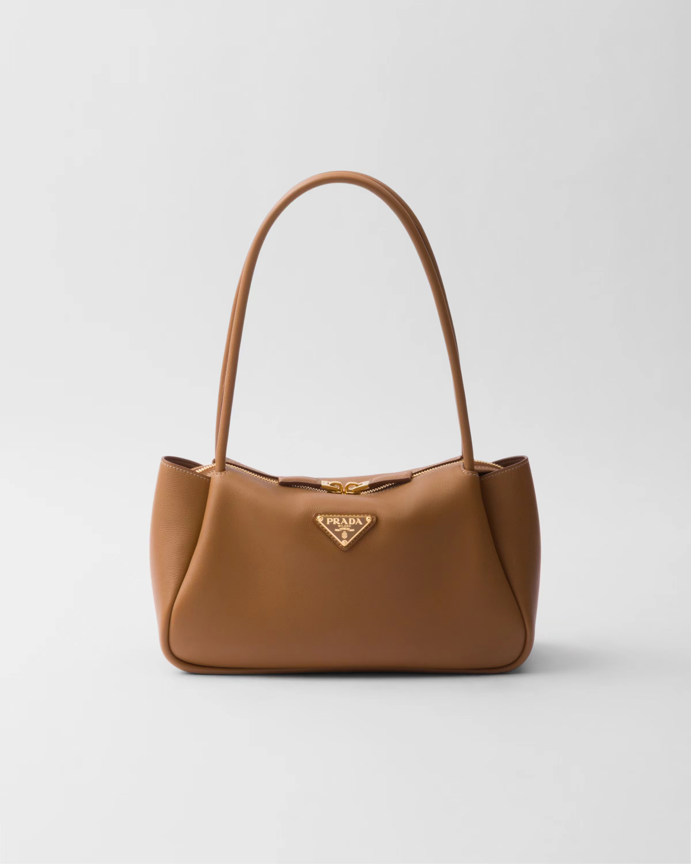 Medium leather handbag