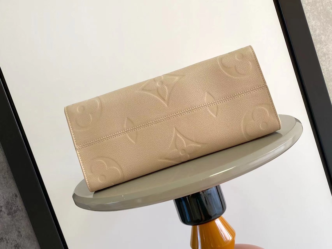 Louis Vuitton M14255 OnTheGo MM sand