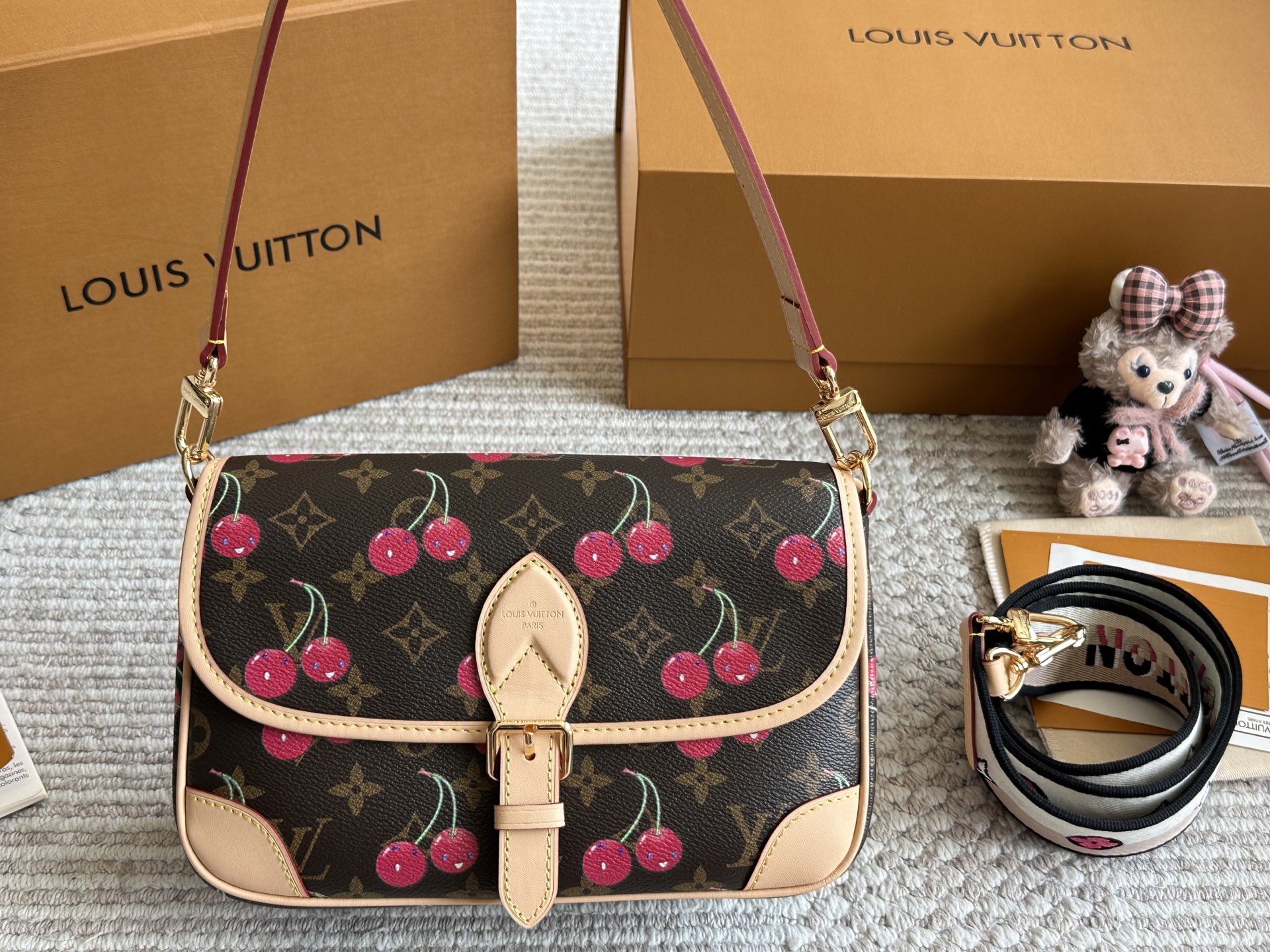 Louis Vuitton Diane cherry