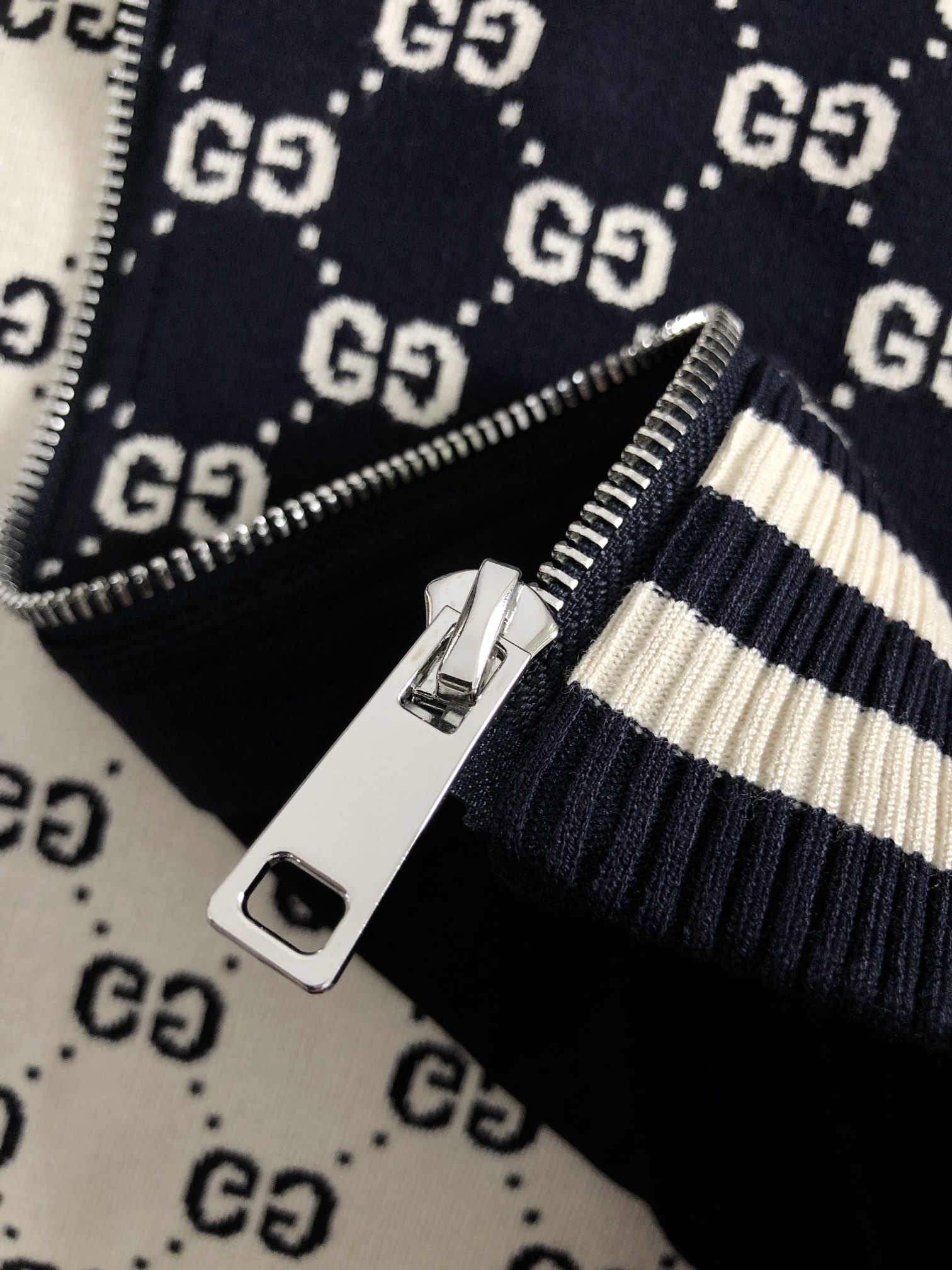 Gucci- two-tone letter jacquard stand-up collar wool jacket