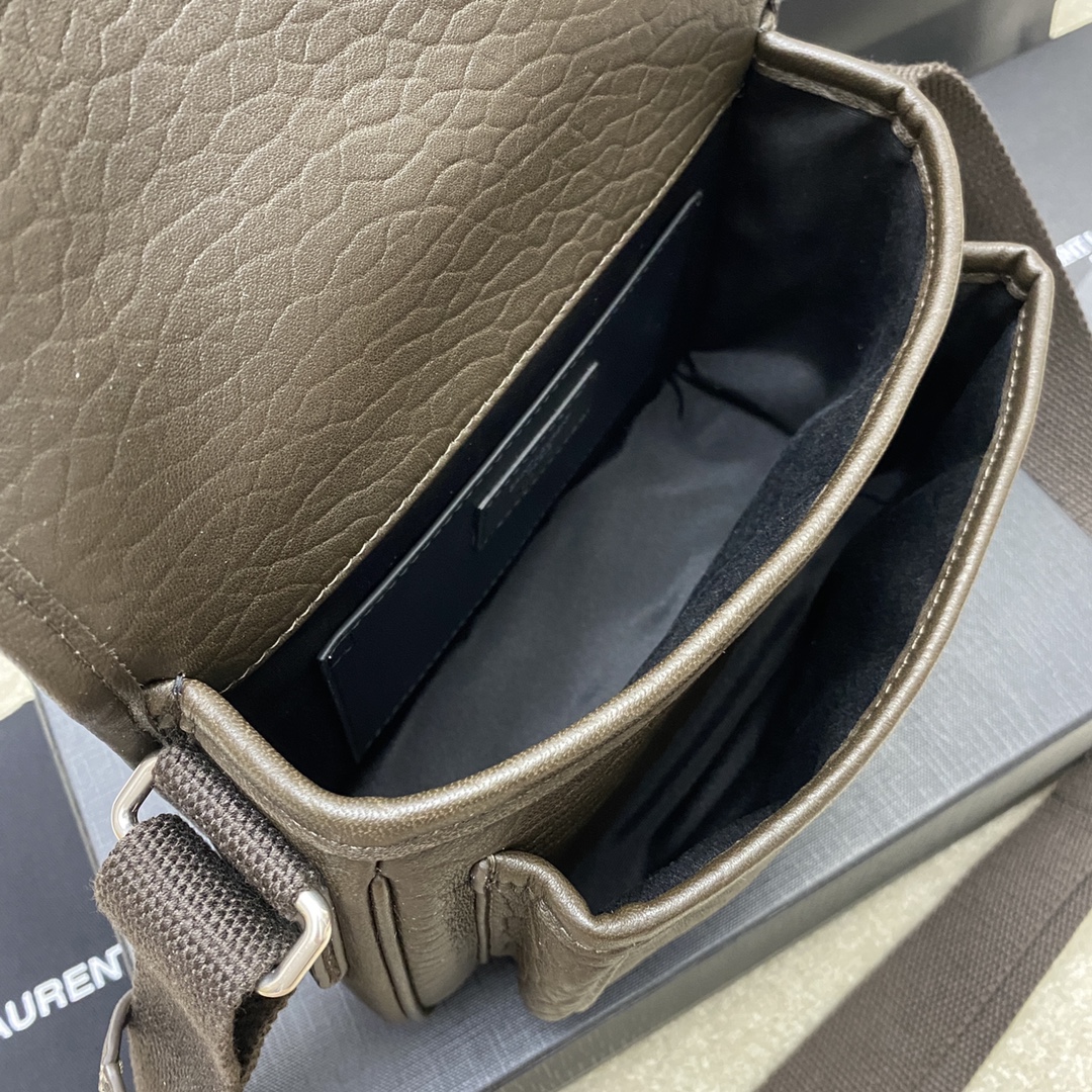 NIKI small messenger in grained lambskin