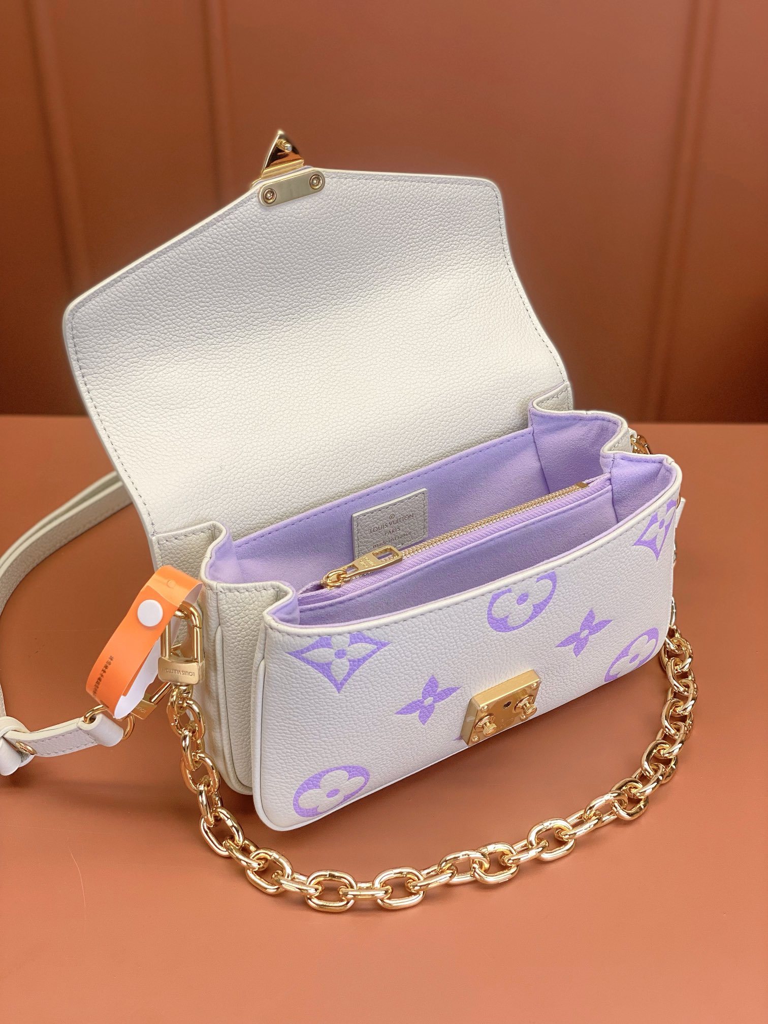 Louis Vuitton M23940 Pochette Métis East West Latte/Bubble Tea