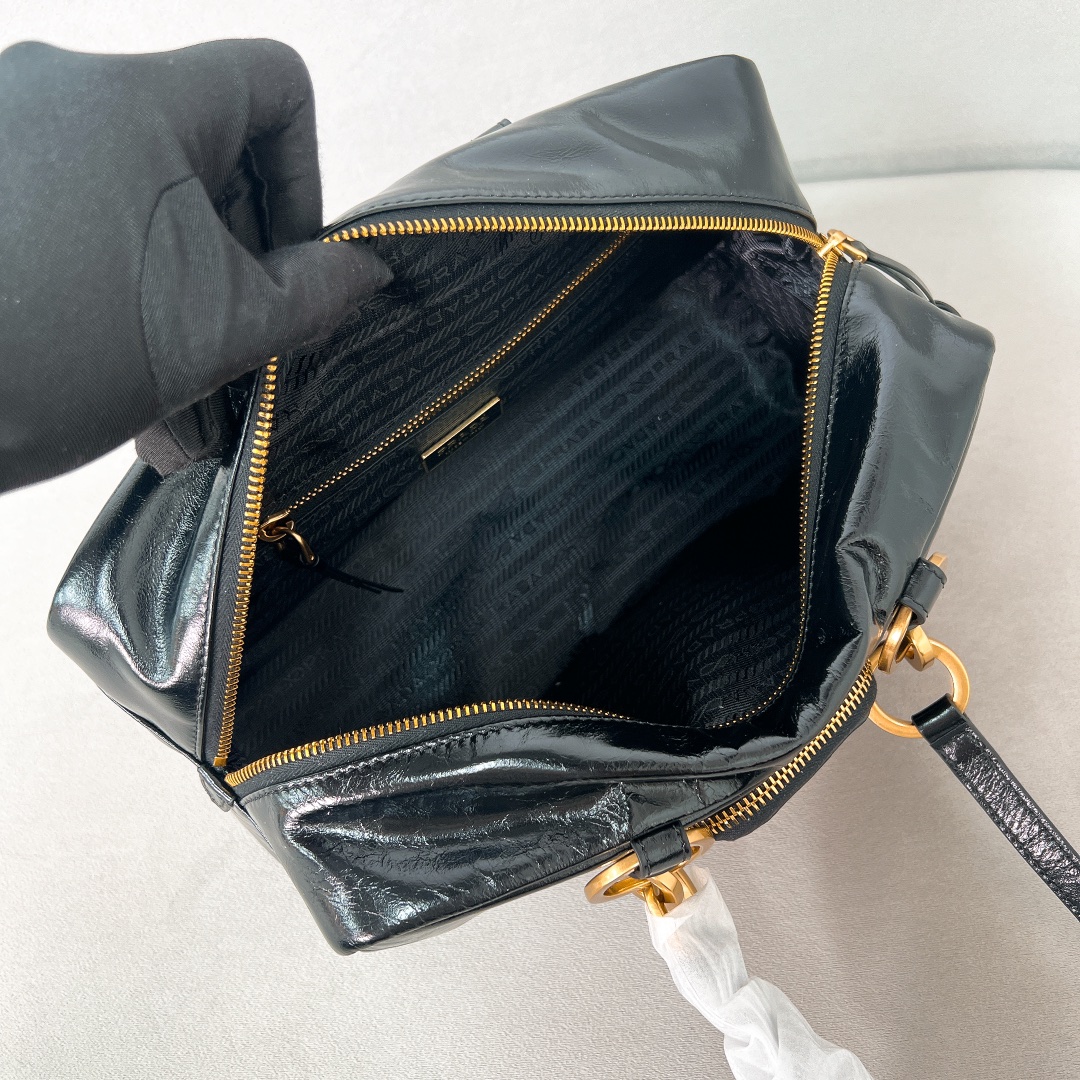 Prada-2025 Oil-Wax Leather Dangel Bag 1BB138-Black