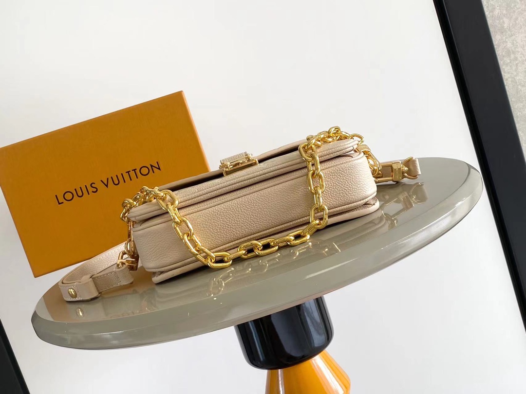 Louis Vuitton M46595 Pochette Métis East West