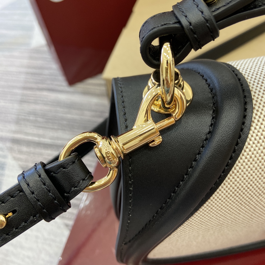 Gucci Blondie top handle bag
