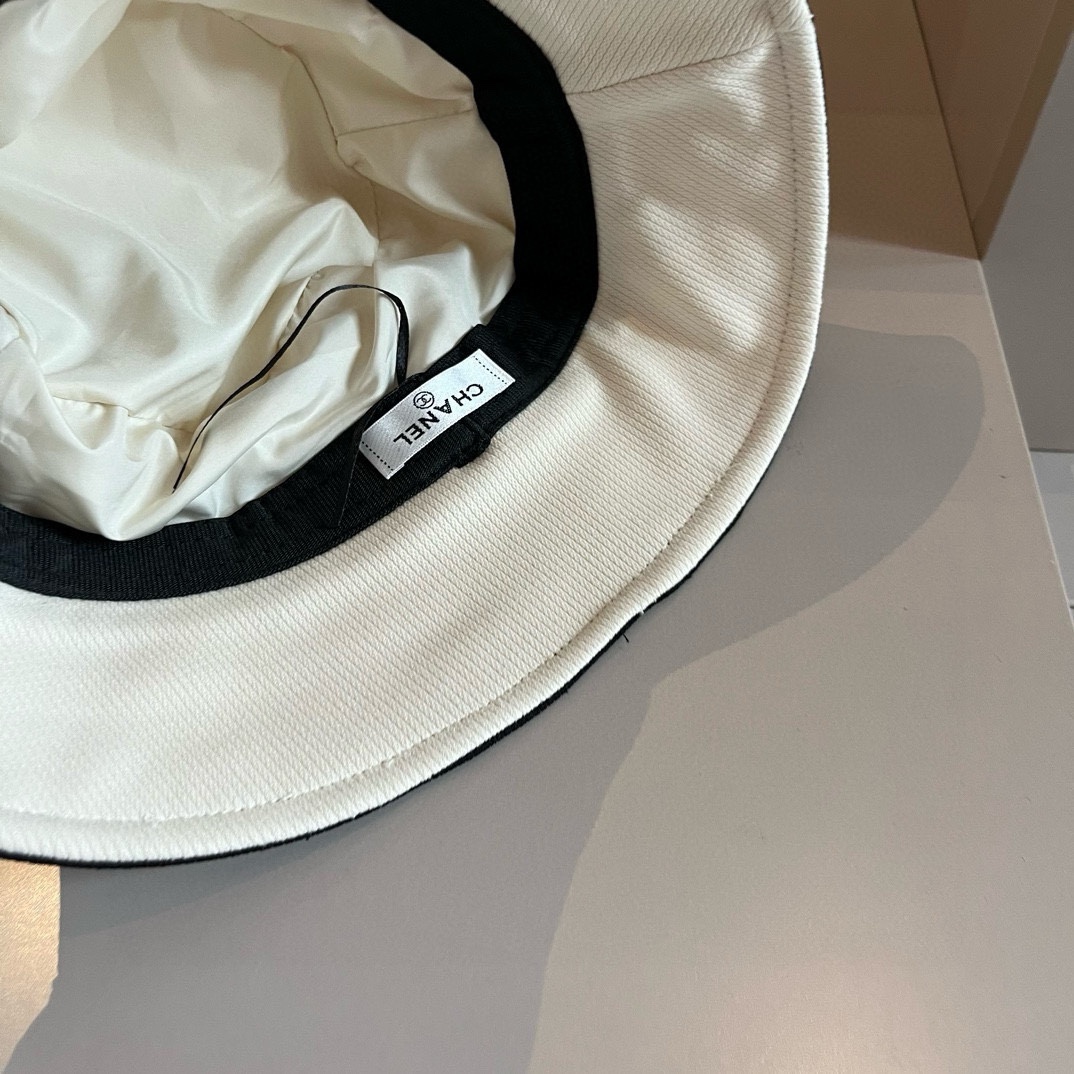 Chanel new bucket hat-White