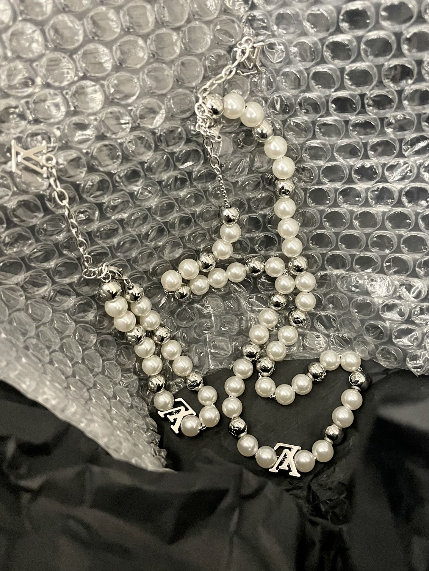 Louis Vuitton Donkey's new pearl necklace is amazing