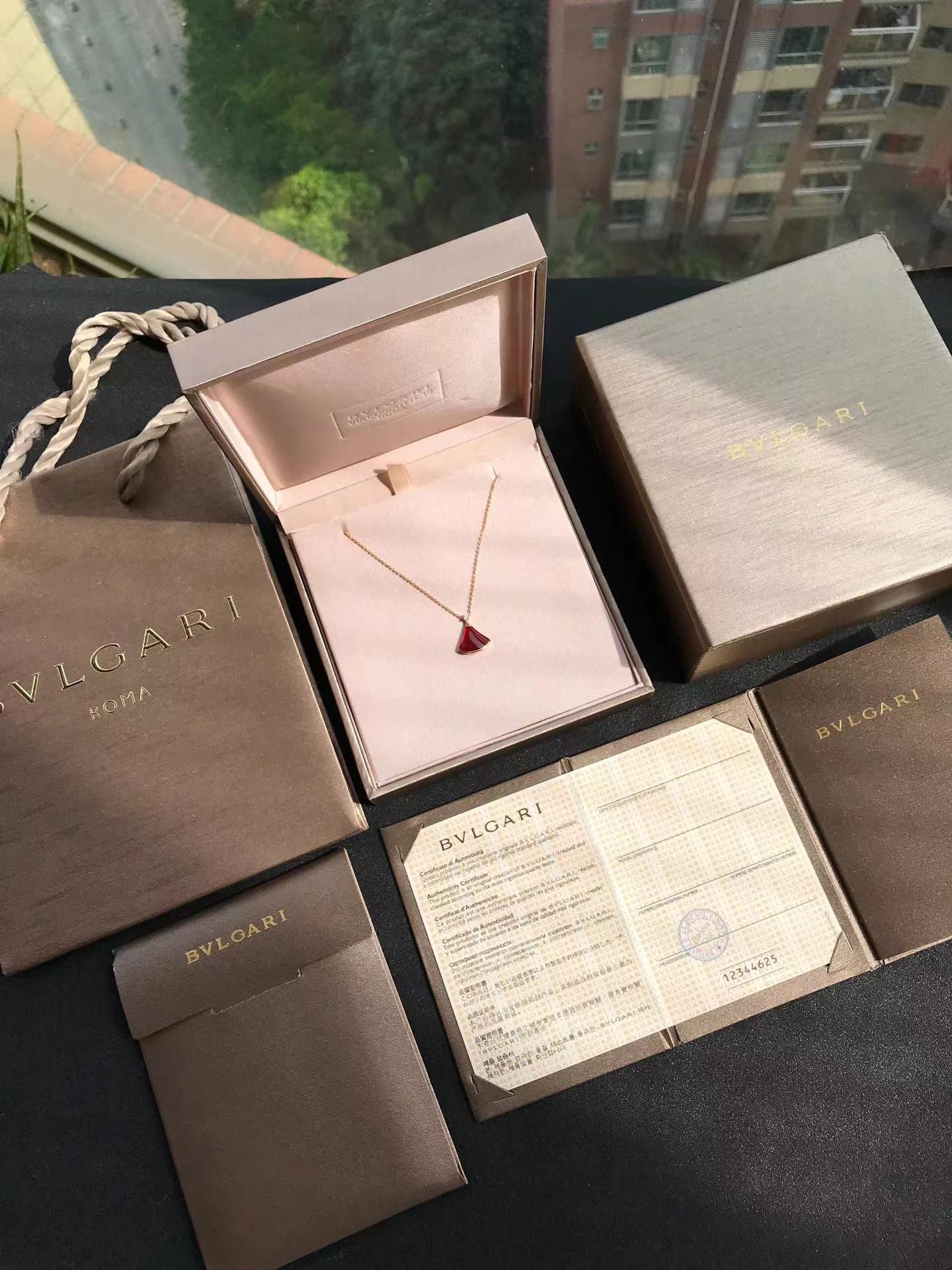 Bvlgari DIVAS DREAM Collection Mother-of-Pearl Fan Necklace