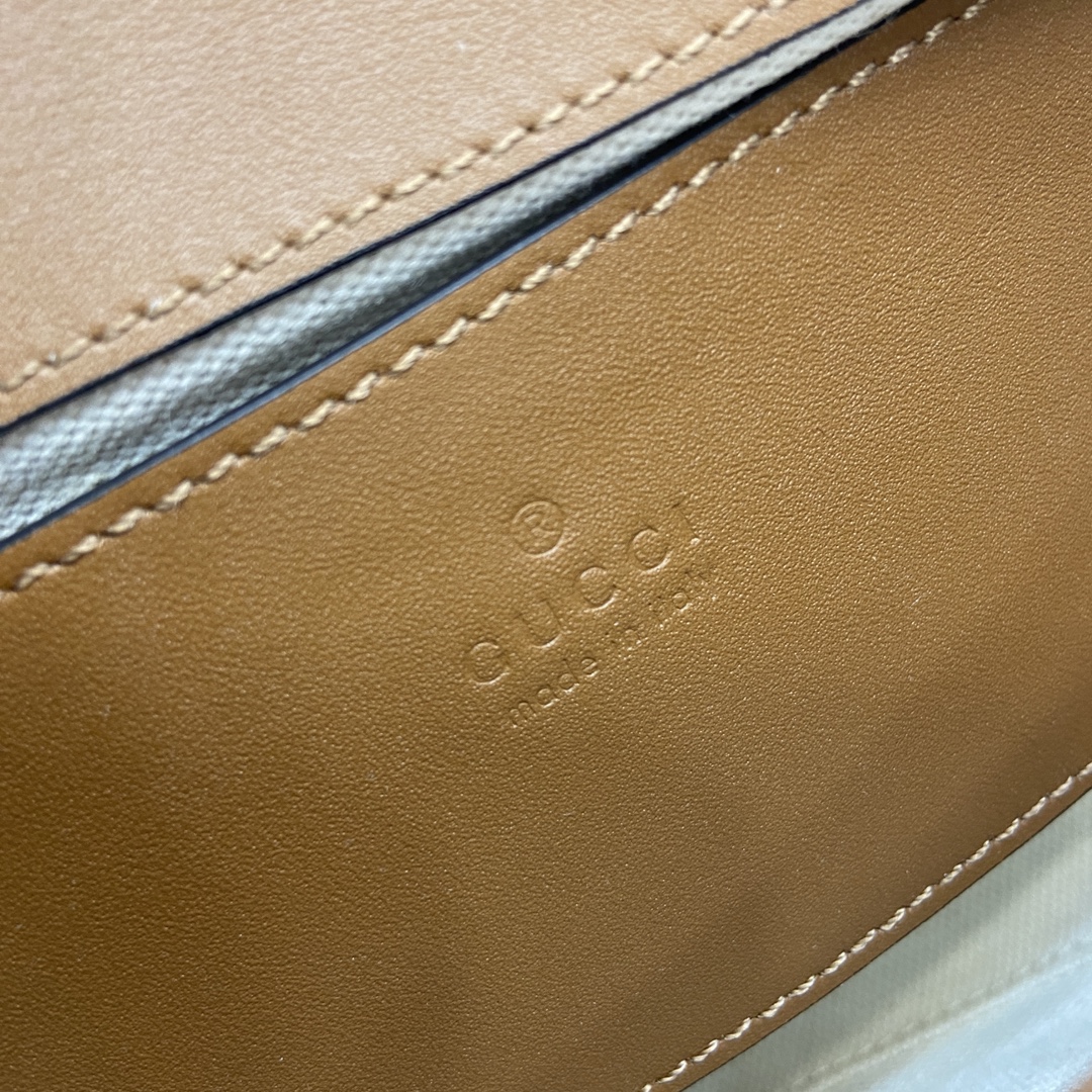 Gucci Blondie top handle bag