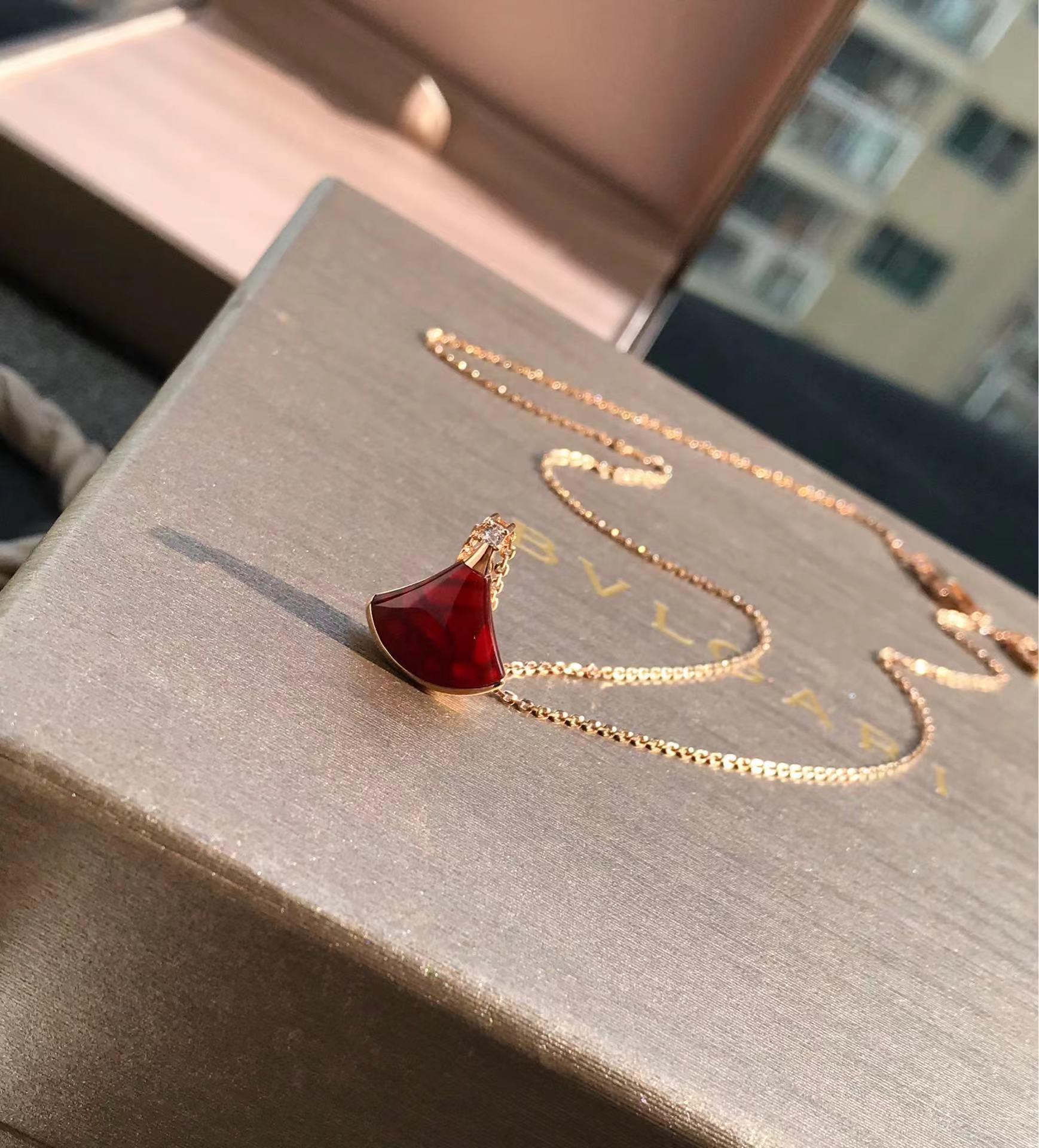 Bvlgari DIVAS DREAM Collection Mother-of-Pearl Fan Necklace