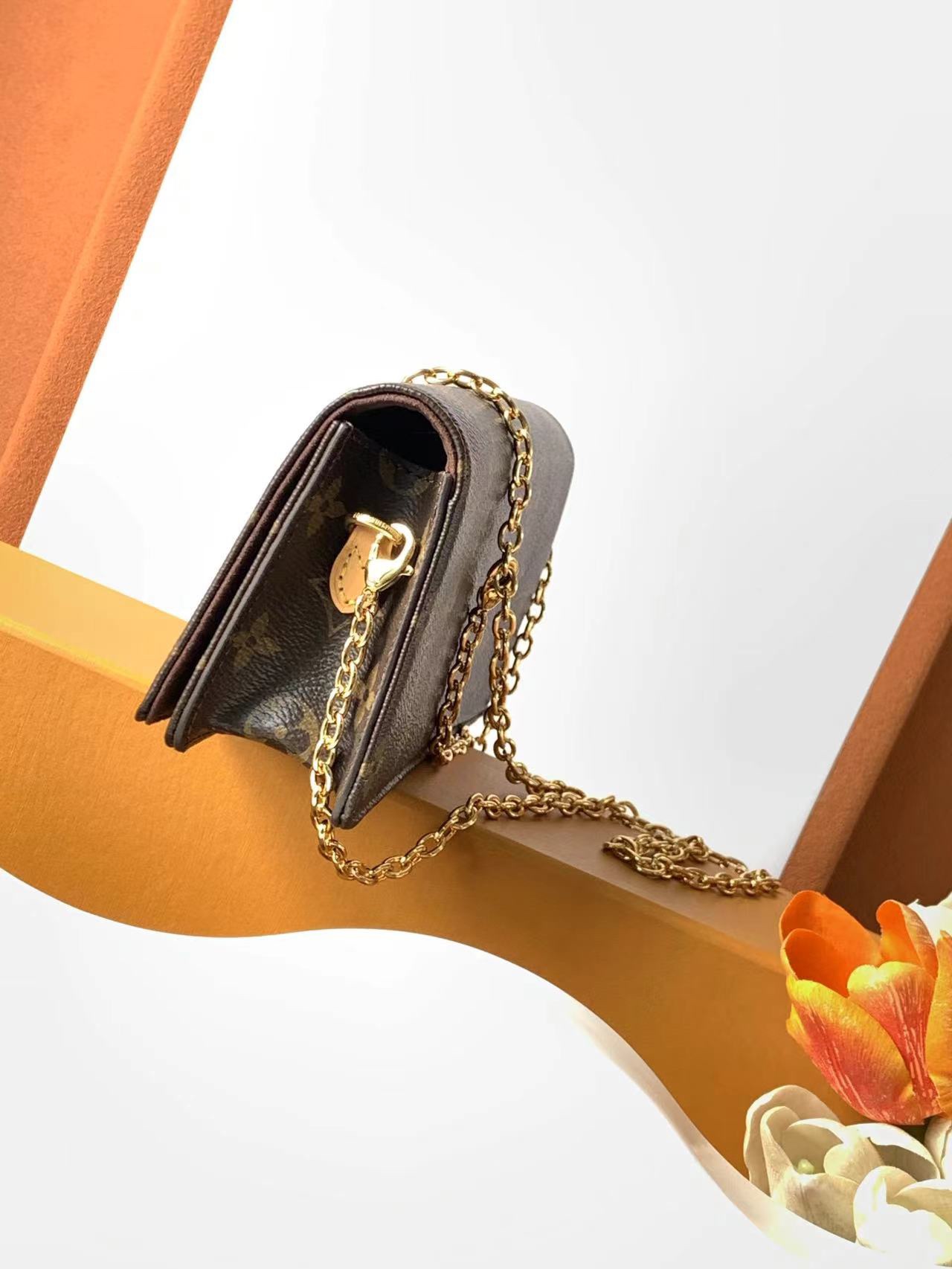 Louis Vuitton Wallet On Chain Lily M82509