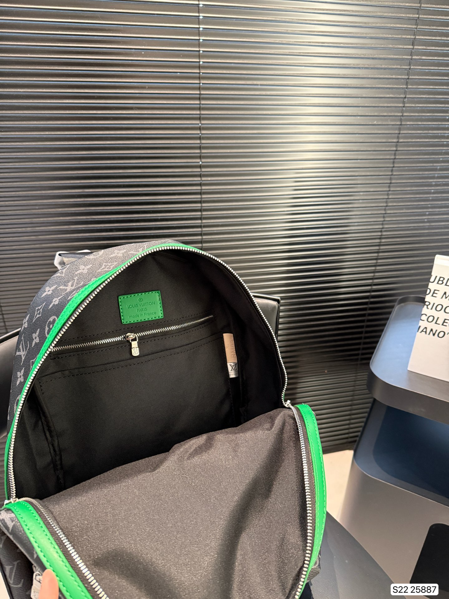 LV M25887 Discovery Backpack PM