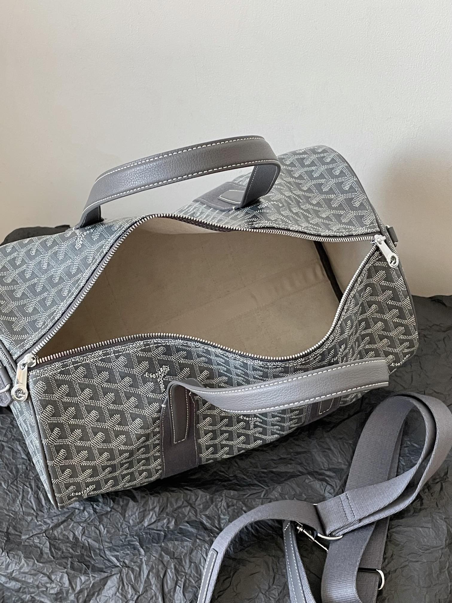 Goyard Barrel 40 – Grey 🩶