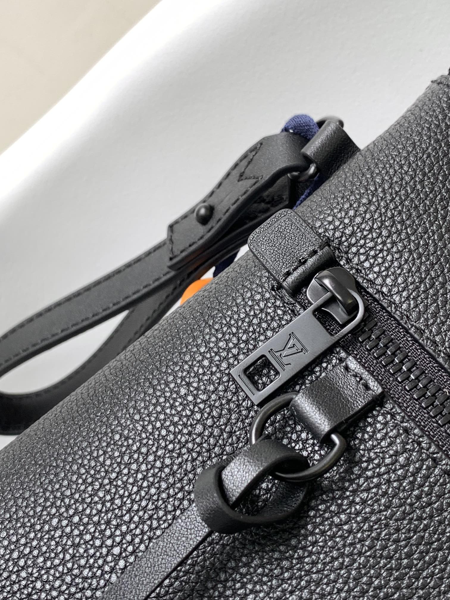 LV-M69837 Takeoff Pouch
