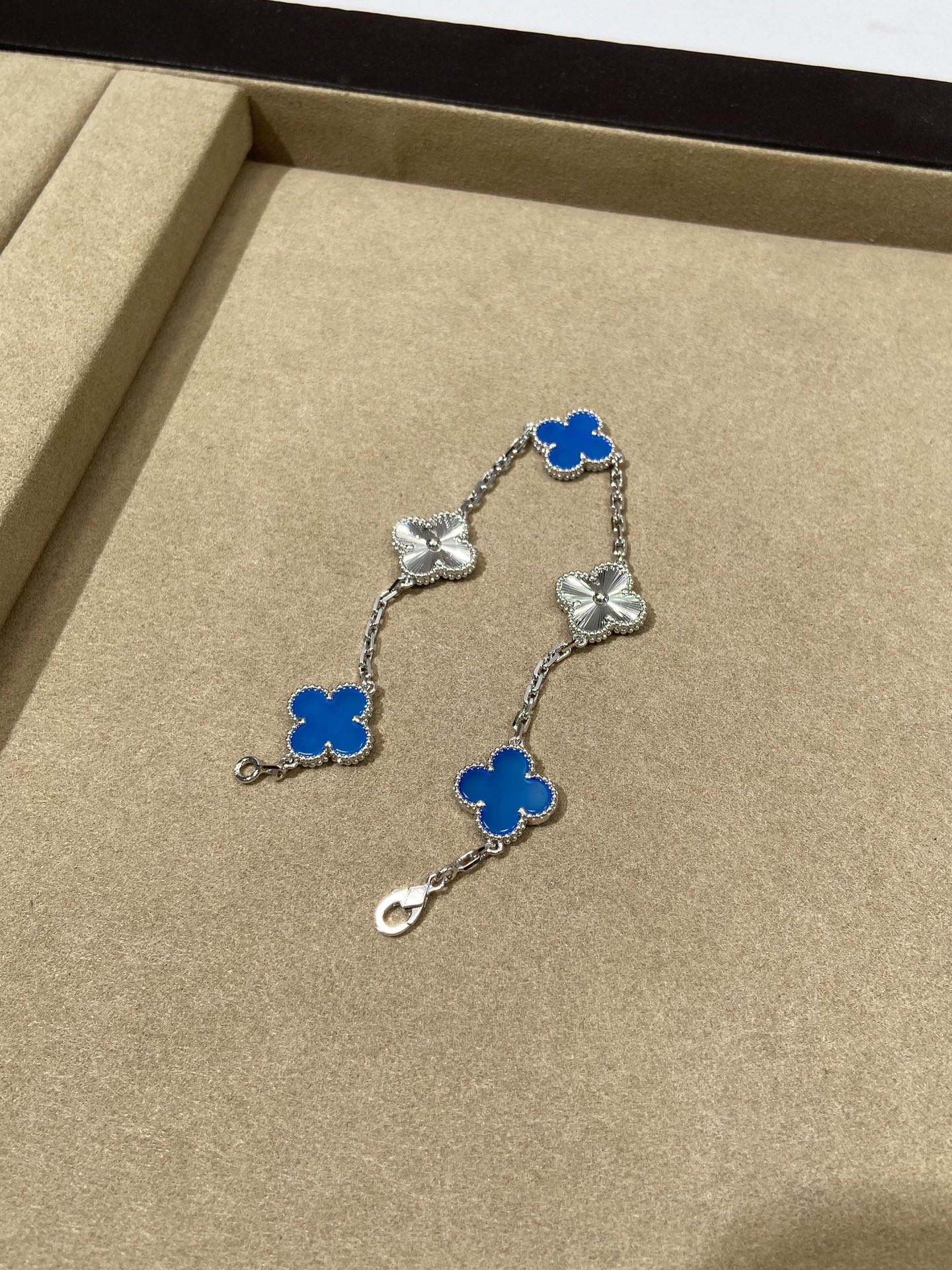 Van Cleef & Arpels alhambra 5 motifs bracelet