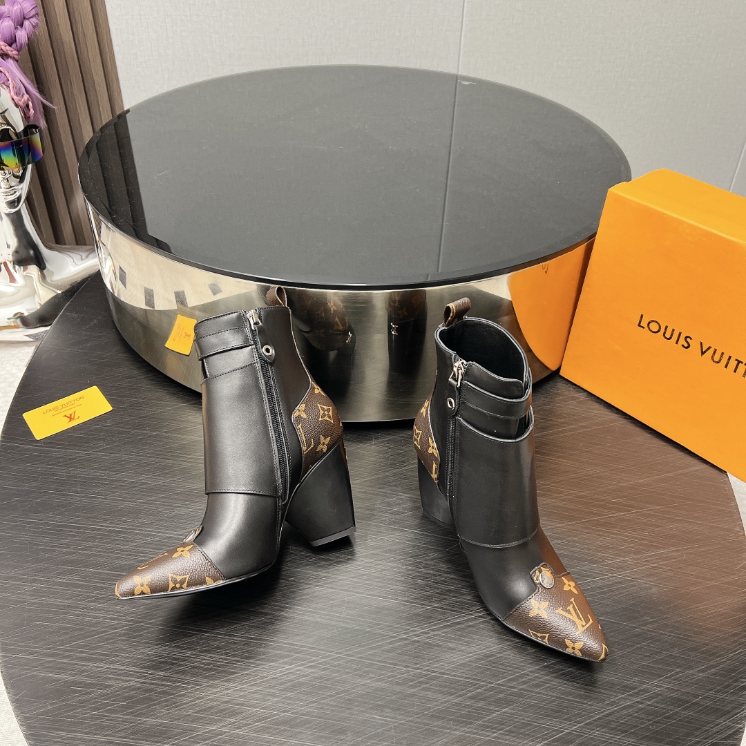 LV- pointy ankle boots with chunky heels-brown