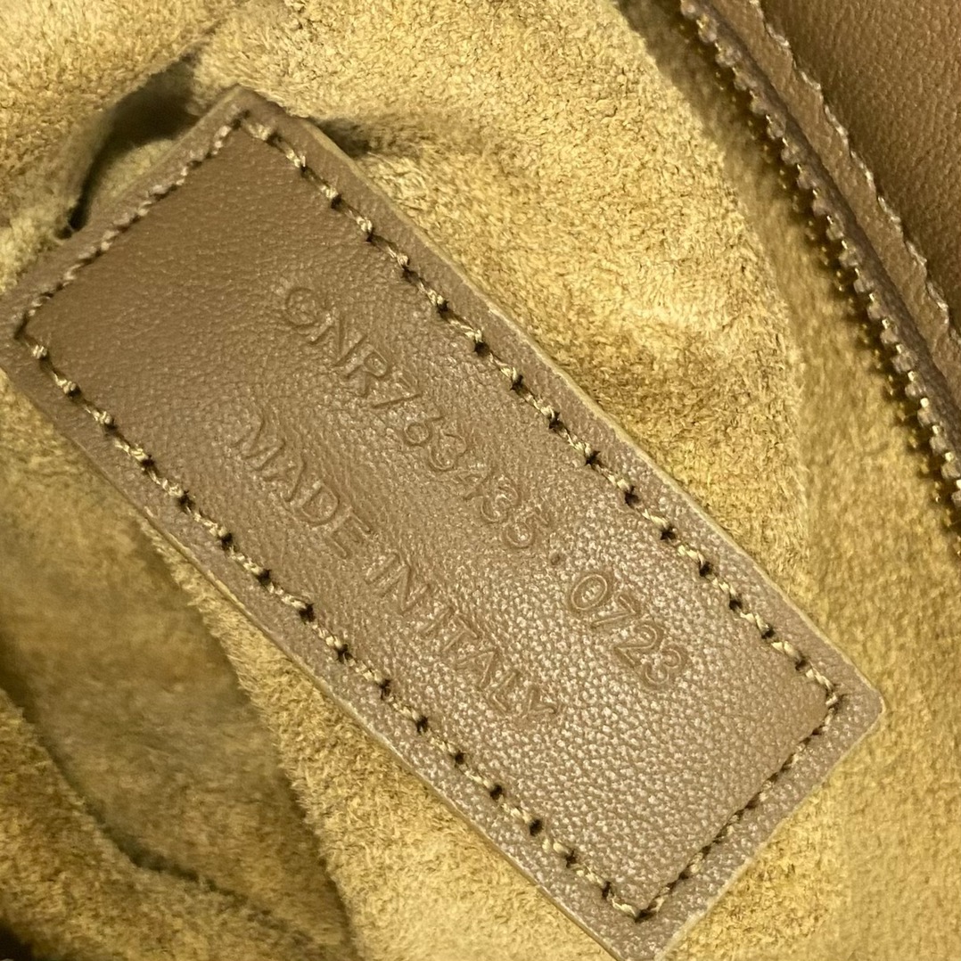 YSL-LE 5 À 7 BEA in suede