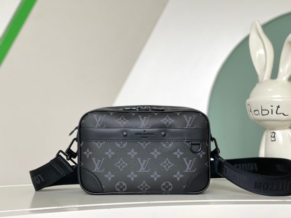 Louis Vuitton M46955 Alpha Messenger Monogram Eclipse