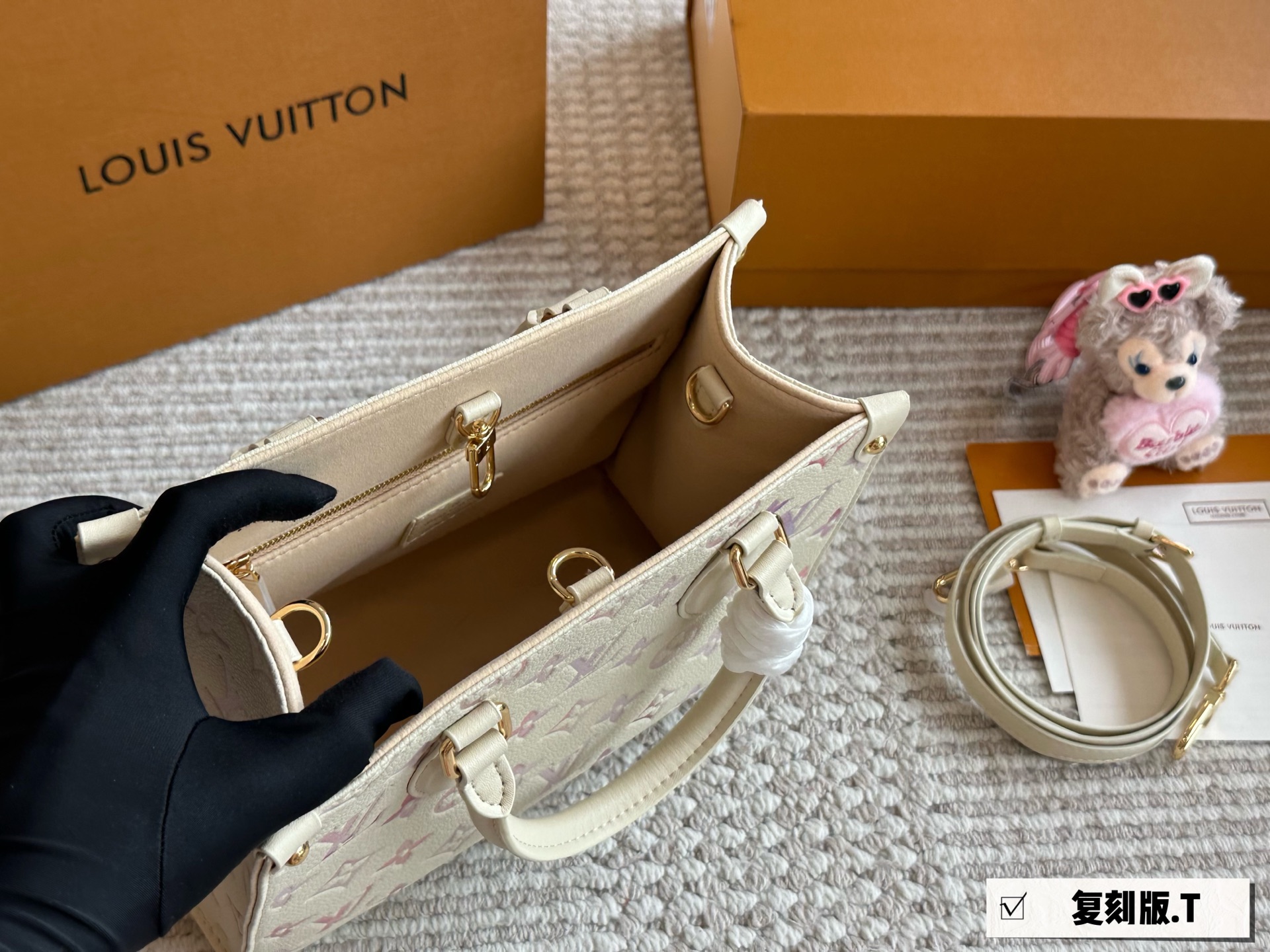 LV M25770 OnTheGo PM