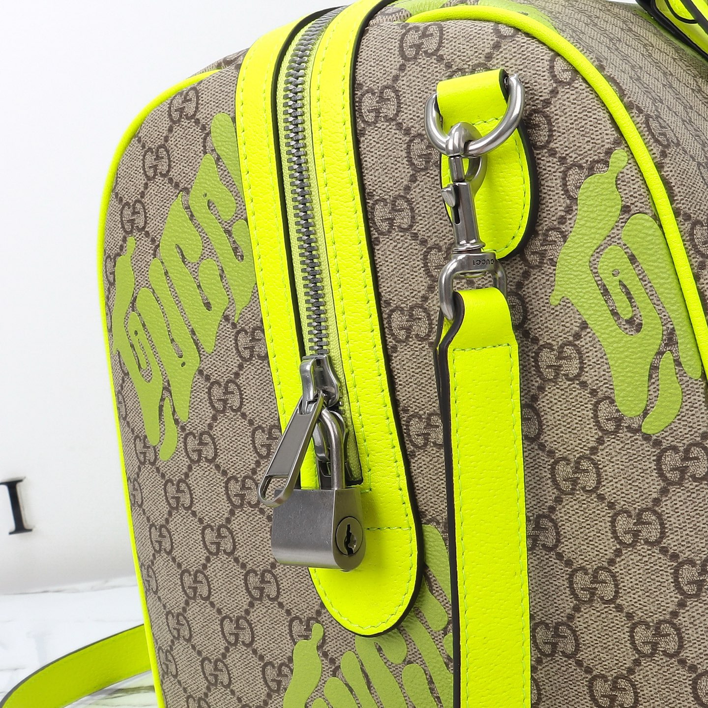 GUCCI Medium duffle bag with print