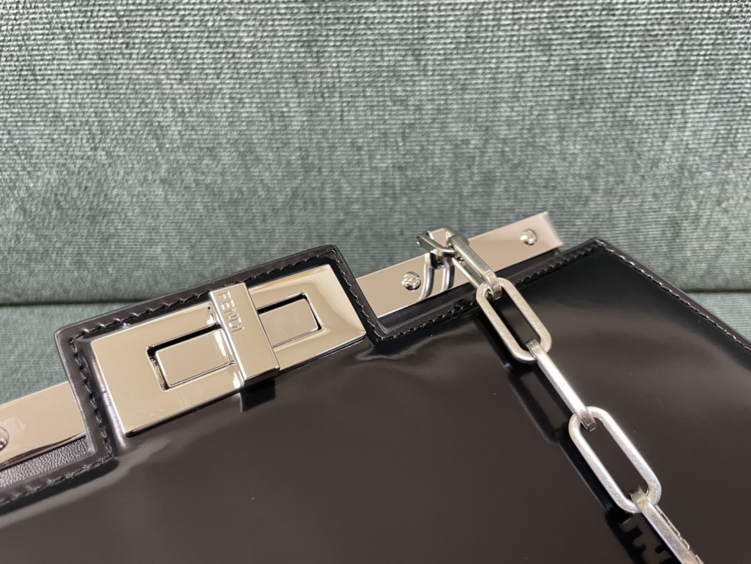 FENDI-2023 Peekaboo Cut bag