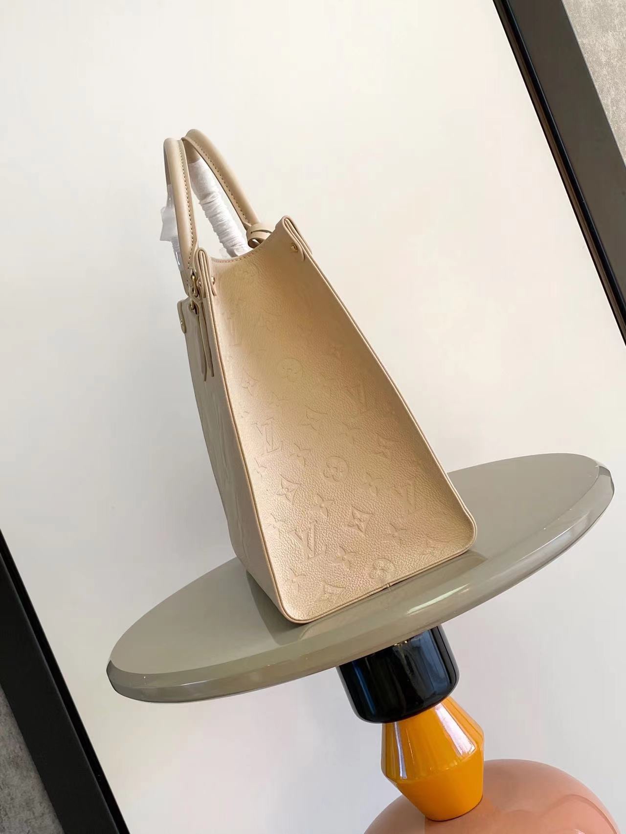 Louis Vuitton M14255 OnTheGo MM sand