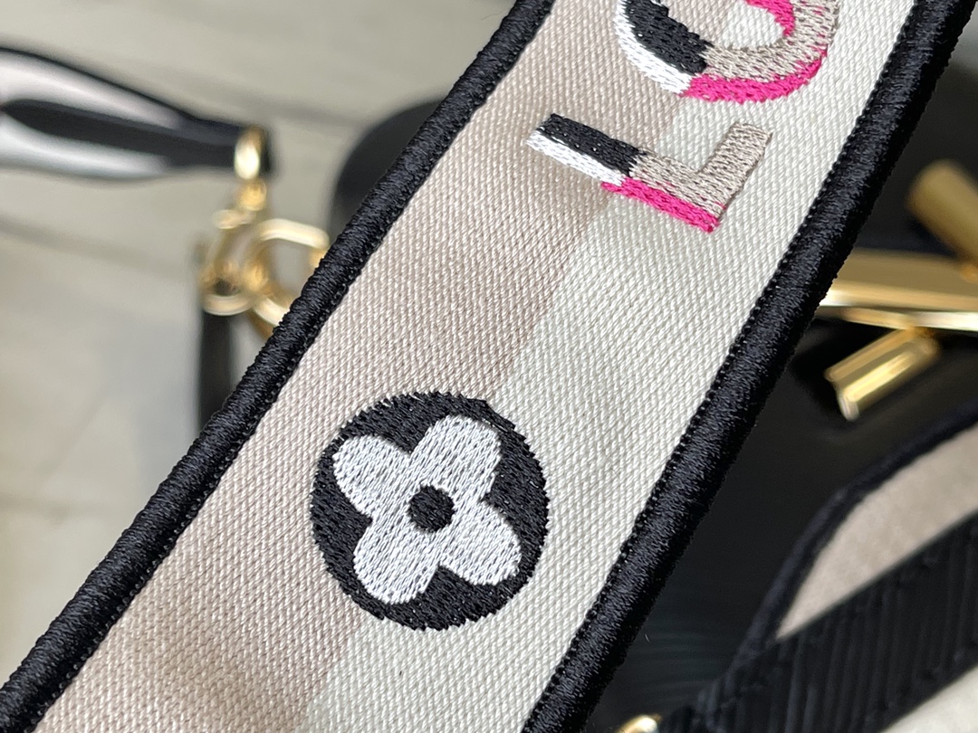 Louis Vuitton Black M21554 Twist MM