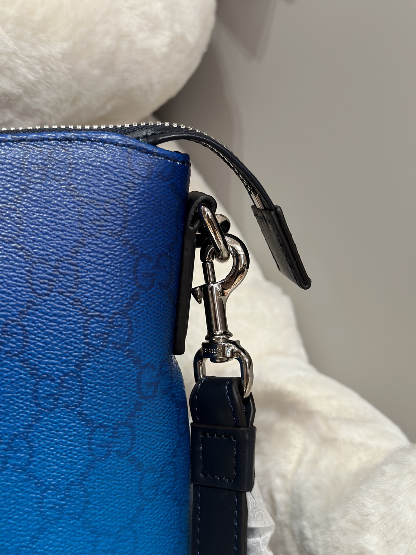 Gucci Chroma small pouch