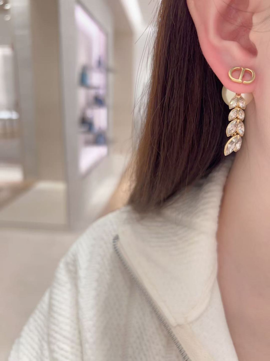 DIOR CD Wheat & Pearl Earrings – 2025 SS Exclusive Debut