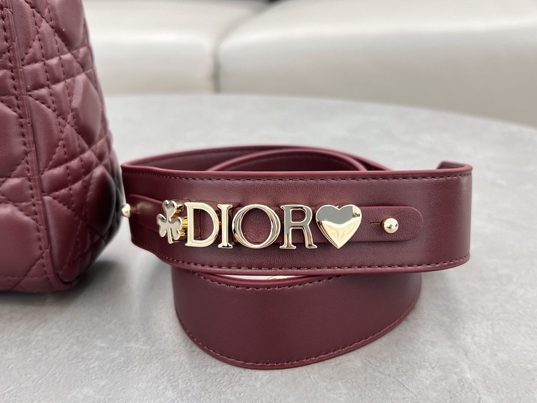 Four tarts sheepskin wine red