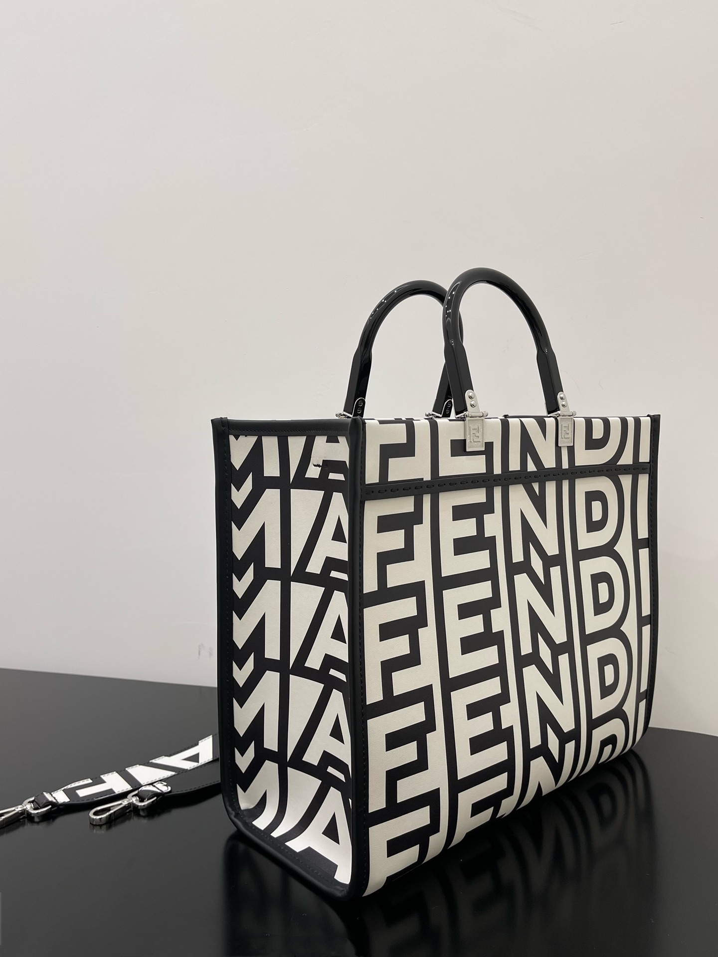 FENDI-Sunshine Medium Tote