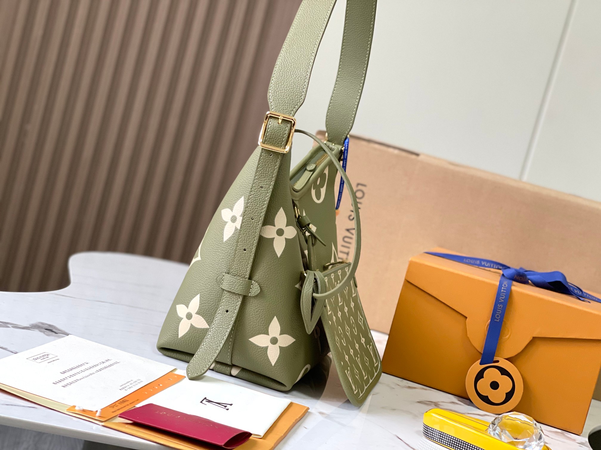 Louis Vuitton M46672 CarryAll PM Light Khaki/Cream