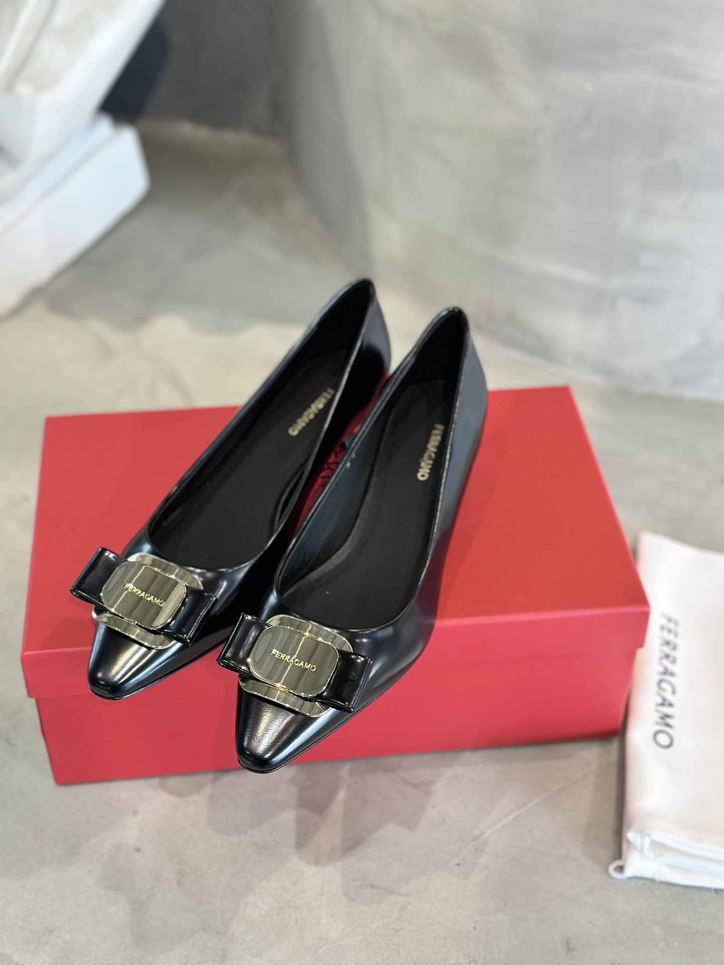 Bow Pointed-toe Low Heel Shoes